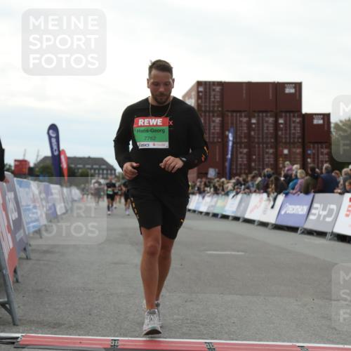 03.10.2025 - Köhlbrandbrückenlauf Yannick Fuchs http://msf.ph/oto/8987826 03.10.2025 16:12:17 Ziel 7404, 7615, 7762, 8088, 8501, 9060, 9061, 9359 meine-sportfotos.de