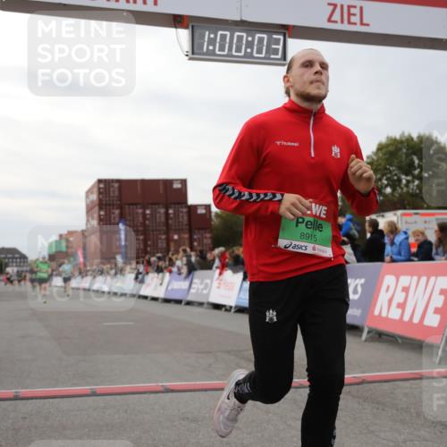 03.10.2025 - Köhlbrandbrückenlauf Yannick Fuchs http://msf.ph/oto/8987827 03.10.2025 16:00:01 Ziel 7103, 7106, 7329, 8783, 8915 meine-sportfotos.de
