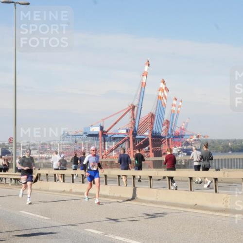 03.10.2025 - Köhlbrandbrückenlauf Matties Gatica Varas http://msf.ph/oto/8987829 03.10.2025 12:31:59 Position 2  meine-sportfotos.de
