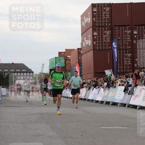 03.10.2025 - Köhlbrandbrückenlauf Yannick Fuchs http://msf.ph/oto/8987832 03.10.2025 16:00:02 Ziel 7103, 7106, 7329, 8783, 8915, 9314 meine-sportfotos.de