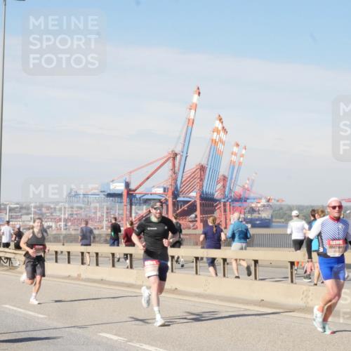 03.10.2025 - Köhlbrandbrückenlauf Matties Gatica Varas http://msf.ph/oto/8987840 03.10.2025 12:32:02 Position 2  meine-sportfotos.de