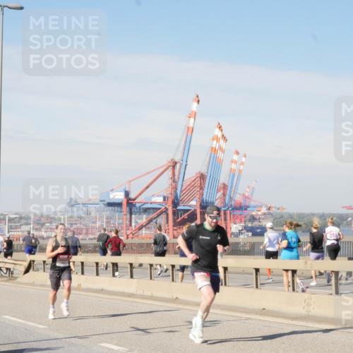 03.10.2025 - Köhlbrandbrückenlauf Matties Gatica Varas http://msf.ph/oto/8987844 03.10.2025 12:32:02 Position 2  meine-sportfotos.de