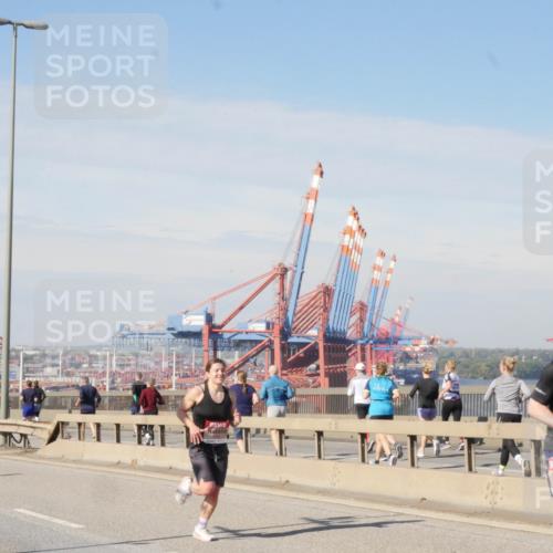 03.10.2025 - Köhlbrandbrückenlauf Matties Gatica Varas http://msf.ph/oto/8987850 03.10.2025 12:32:03 Position 2 6458 meine-sportfotos.de