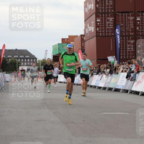 03.10.2025 - Köhlbrandbrückenlauf Yannick Fuchs http://msf.ph/oto/8987852 03.10.2025 16:00:03 Ziel 7103, 7106, 7329, 8783, 8915, 9314 meine-sportfotos.de