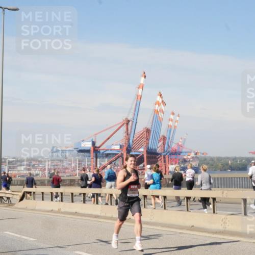 03.10.2025 - Köhlbrandbrückenlauf Matties Gatica Varas http://msf.ph/oto/8987854 03.10.2025 12:32:04 Position 2  meine-sportfotos.de