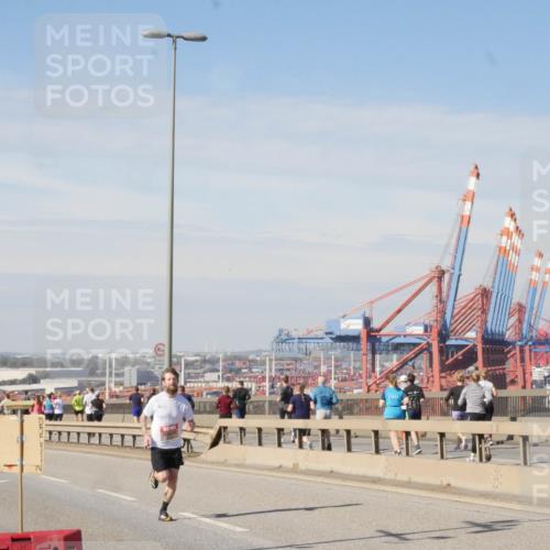 03.10.2025 - Köhlbrandbrückenlauf Matties Gatica Varas http://msf.ph/oto/8987855 03.10.2025 12:32:05 Position 2  meine-sportfotos.de