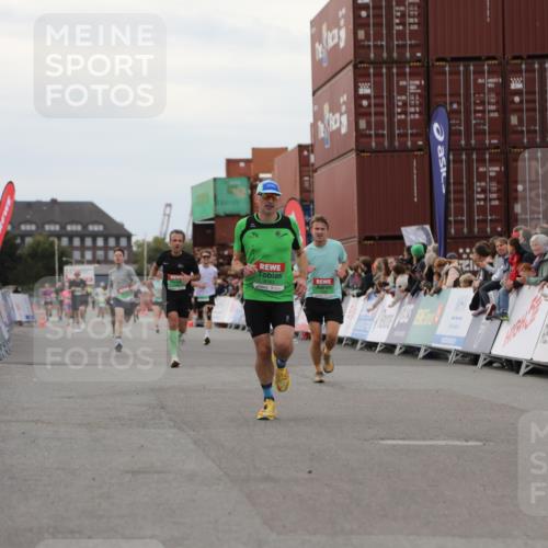 03.10.2025 - Köhlbrandbrückenlauf Yannick Fuchs http://msf.ph/oto/8987857 03.10.2025 16:00:04 Ziel 7103, 7106, 7329, 8783, 8915, 9314 meine-sportfotos.de