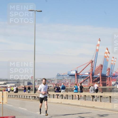 03.10.2025 - Köhlbrandbrückenlauf Matties Gatica Varas http://msf.ph/oto/8987859 03.10.2025 12:32:06 Position 2  meine-sportfotos.de