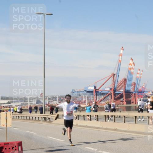 03.10.2025 - Köhlbrandbrückenlauf Matties Gatica Varas http://msf.ph/oto/8987861 03.10.2025 12:32:06 Position 2  meine-sportfotos.de