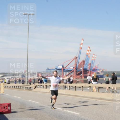 03.10.2025 - Köhlbrandbrückenlauf Matties Gatica Varas http://msf.ph/oto/8987866 03.10.2025 12:32:06 Position 2  meine-sportfotos.de