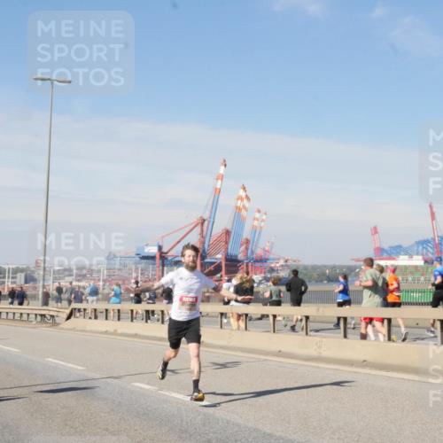 03.10.2025 - Köhlbrandbrückenlauf Matties Gatica Varas http://msf.ph/oto/8987868 03.10.2025 12:32:07 Position 2  meine-sportfotos.de