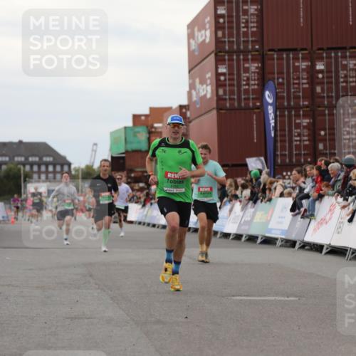 03.10.2025 - Köhlbrandbrückenlauf Yannick Fuchs http://msf.ph/oto/8987871 03.10.2025 16:00:04 Ziel 7103, 7106, 7329, 8783, 8915, 9314 meine-sportfotos.de