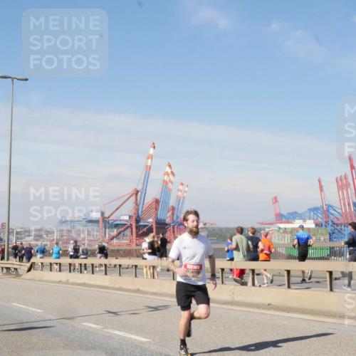 03.10.2025 - Köhlbrandbrückenlauf Matties Gatica Varas http://msf.ph/oto/8987872 03.10.2025 12:32:07 Position 2  meine-sportfotos.de