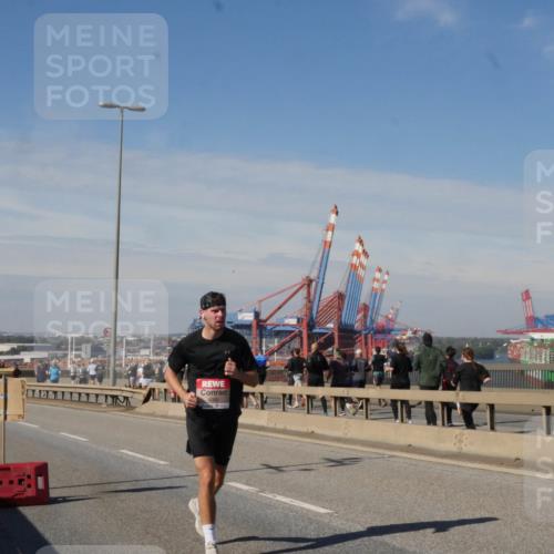 03.10.2025 - Köhlbrandbrückenlauf Matties Gatica Varas http://msf.ph/oto/8987880 03.10.2025 12:32:13 Position 2 4089 meine-sportfotos.de