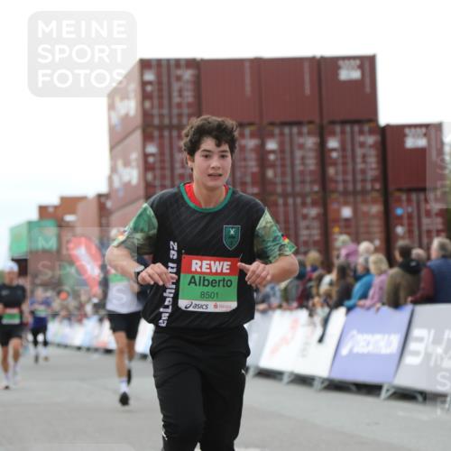 03.10.2025 - Köhlbrandbrückenlauf Yannick Fuchs http://msf.ph/oto/8987881 03.10.2025 16:12:19 Ziel 7615, 7688, 7762, 8501, 9060, 9061, 9359 meine-sportfotos.de