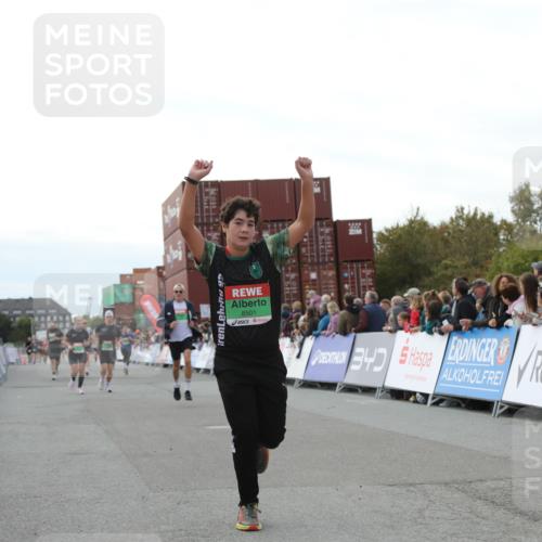 03.10.2025 - Köhlbrandbrückenlauf Yannick Fuchs http://msf.ph/oto/8987886 03.10.2025 16:12:20 Ziel 7654, 7688, 7762, 8501, 9060, 9061, 9359 meine-sportfotos.de