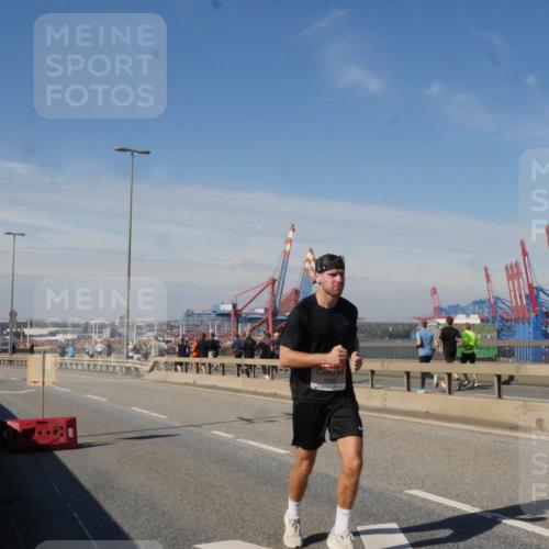 03.10.2025 - Köhlbrandbrückenlauf Matties Gatica Varas http://msf.ph/oto/8987888 03.10.2025 12:32:14 Position 2 4089 meine-sportfotos.de