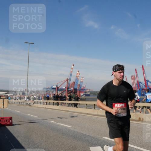 03.10.2025 - Köhlbrandbrückenlauf Matties Gatica Varas http://msf.ph/oto/8987890 03.10.2025 12:32:15 Position 2 1, 1089 meine-sportfotos.de