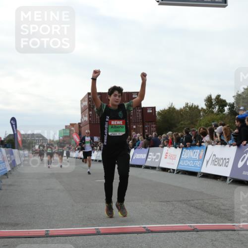 03.10.2025 - Köhlbrandbrückenlauf Yannick Fuchs http://msf.ph/oto/8987892 03.10.2025 16:12:20 Ziel 7654, 7688, 7762, 8501, 9060, 9061, 9359 meine-sportfotos.de