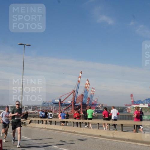 03.10.2025 - Köhlbrandbrückenlauf Matties Gatica Varas http://msf.ph/oto/8987893 03.10.2025 12:32:21 Position 2  meine-sportfotos.de