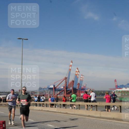 03.10.2025 - Köhlbrandbrückenlauf Matties Gatica Varas http://msf.ph/oto/8987896 03.10.2025 12:32:22 Position 2  meine-sportfotos.de