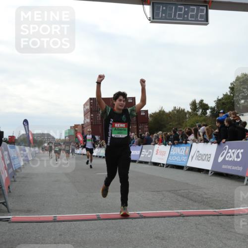 03.10.2025 - Köhlbrandbrückenlauf Yannick Fuchs http://msf.ph/oto/8987898 03.10.2025 16:12:20 Ziel 7654, 7688, 7762, 8501, 9060, 9061, 9359 meine-sportfotos.de