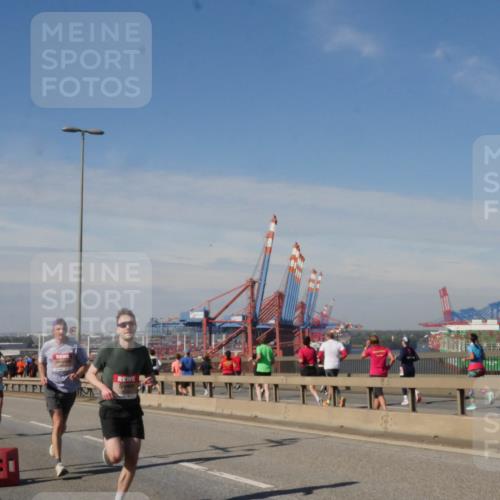 03.10.2025 - Köhlbrandbrückenlauf Matties Gatica Varas http://msf.ph/oto/8987902 03.10.2025 12:32:22 Position 2  meine-sportfotos.de