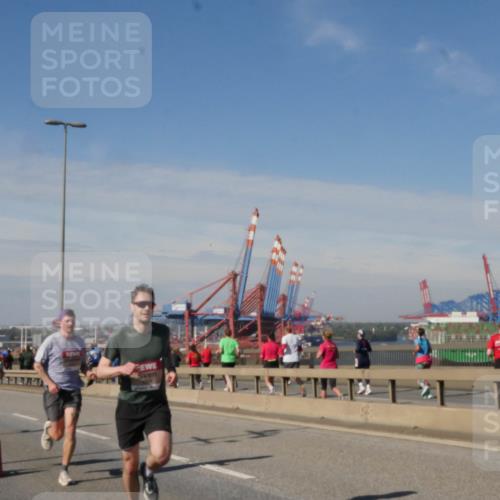 03.10.2025 - Köhlbrandbrückenlauf Matties Gatica Varas http://msf.ph/oto/8987904 03.10.2025 12:32:23 Position 2  meine-sportfotos.de
