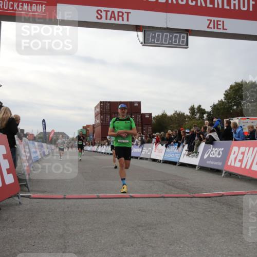 03.10.2025 - Köhlbrandbrückenlauf Yannick Fuchs http://msf.ph/oto/8987908 03.10.2025 16:00:06 Ziel 7103, 7106, 7329, 8783, 9314 meine-sportfotos.de