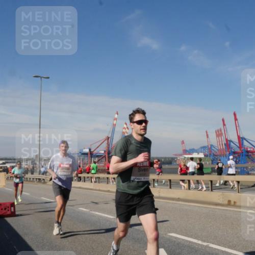 03.10.2025 - Köhlbrandbrückenlauf Matties Gatica Varas http://msf.ph/oto/8987910 03.10.2025 12:32:24 Position 2 4058 meine-sportfotos.de
