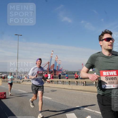 03.10.2025 - Köhlbrandbrückenlauf Matties Gatica Varas http://msf.ph/oto/8987912 03.10.2025 12:32:24 Position 2 1, 4058 meine-sportfotos.de