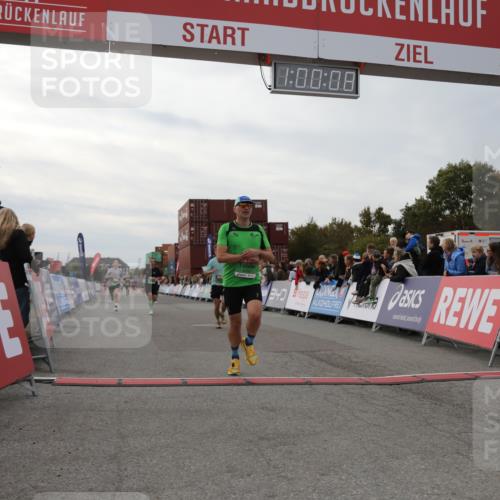 03.10.2025 - Köhlbrandbrückenlauf Yannick Fuchs http://msf.ph/oto/8987915 03.10.2025 16:00:06 Ziel 7103, 7106, 7329, 8783, 9314 meine-sportfotos.de