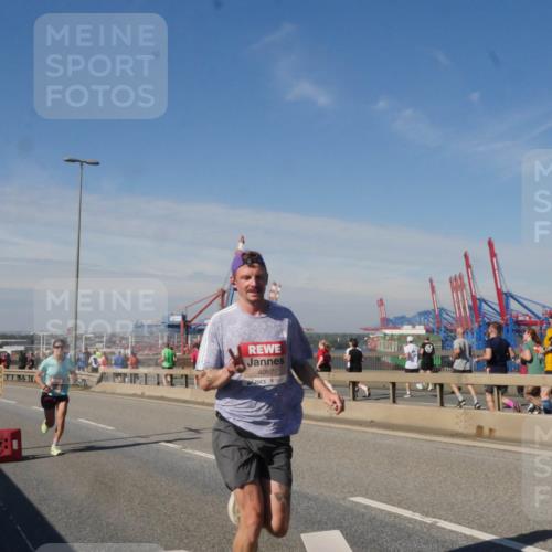 03.10.2025 - Köhlbrandbrückenlauf Matties Gatica Varas http://msf.ph/oto/8987916 03.10.2025 12:32:24 Position 2 4087 meine-sportfotos.de