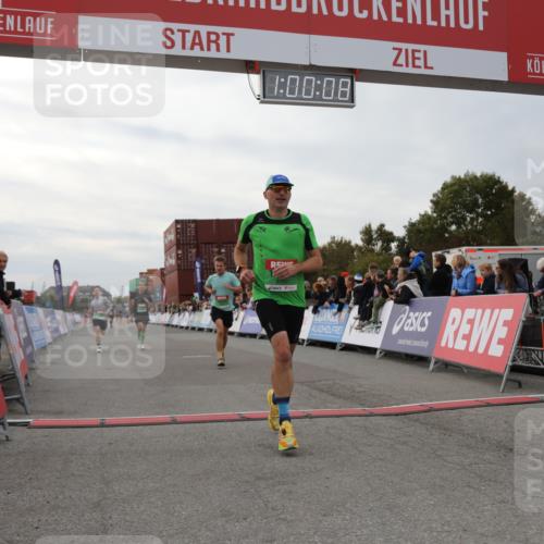 03.10.2025 - Köhlbrandbrückenlauf Yannick Fuchs http://msf.ph/oto/8987933 03.10.2025 16:00:07 Ziel 7103, 7106, 7329, 7598, 8783, 9314 meine-sportfotos.de