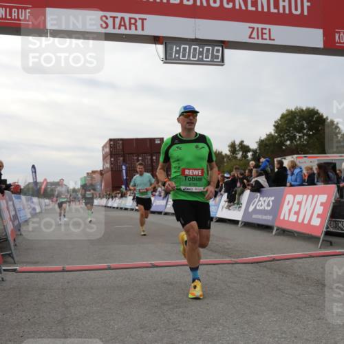 03.10.2025 - Köhlbrandbrückenlauf Yannick Fuchs http://msf.ph/oto/8987939 03.10.2025 16:00:07 Ziel 7103, 7106, 7329, 7598, 8783, 9314 meine-sportfotos.de