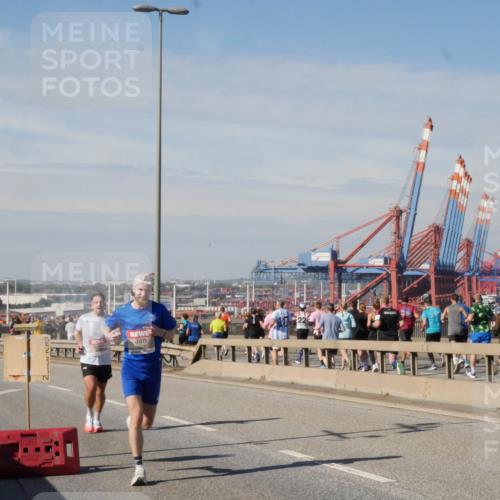 03.10.2025 - Köhlbrandbrückenlauf Matties Gatica Varas http://msf.ph/oto/8987941 03.10.2025 12:32:42 Position 2 4013, 11, 22 meine-sportfotos.de