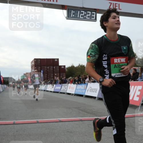 03.10.2025 - Köhlbrandbrückenlauf Yannick Fuchs http://msf.ph/oto/8987942 03.10.2025 16:12:21 Ziel 7654, 7688, 8501, 8901, 9060, 9061, 9359, 9454, 9677 meine-sportfotos.de