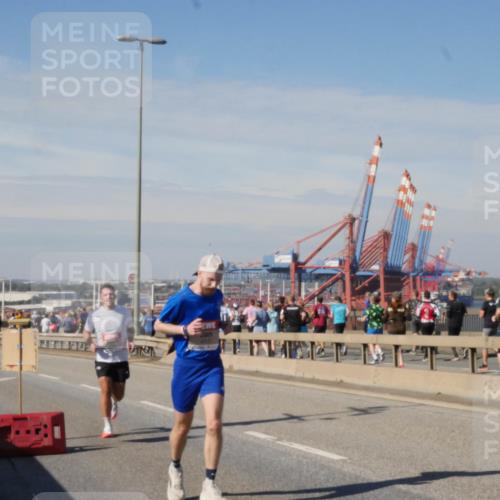 03.10.2025 - Köhlbrandbrückenlauf Matties Gatica Varas http://msf.ph/oto/8987950 03.10.2025 12:32:43 Position 2  meine-sportfotos.de