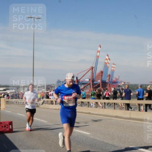 03.10.2025 - Köhlbrandbrückenlauf Matties Gatica Varas http://msf.ph/oto/8987951 03.10.2025 12:32:44 Position 2 013 meine-sportfotos.de