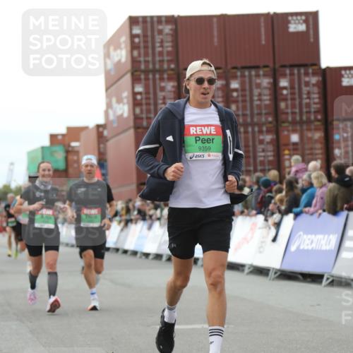 03.10.2025 - Köhlbrandbrückenlauf Yannick Fuchs http://msf.ph/oto/8987959 03.10.2025 16:12:22 Ziel 7654, 7688, 8501, 8901, 9060, 9061, 9359, 9454, 9677 meine-sportfotos.de