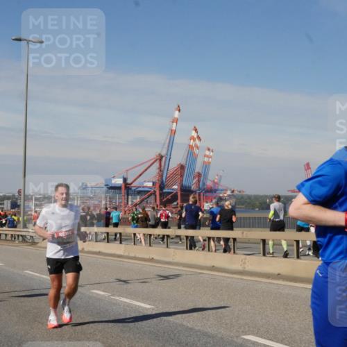 03.10.2025 - Köhlbrandbrückenlauf Matties Gatica Varas http://msf.ph/oto/8987960 03.10.2025 12:32:44 Position 2 4013 meine-sportfotos.de