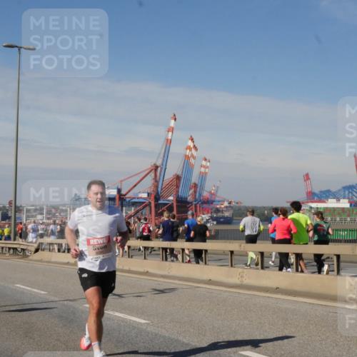 03.10.2025 - Köhlbrandbrückenlauf Matties Gatica Varas http://msf.ph/oto/8987962 03.10.2025 12:32:45 Position 2 6085 meine-sportfotos.de