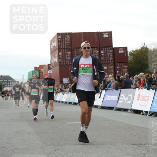03.10.2025 - Köhlbrandbrückenlauf Yannick Fuchs http://msf.ph/oto/8987965 03.10.2025 16:12:22 Ziel 7654, 7688, 8501, 8901, 9060, 9061, 9359, 9454, 9677 meine-sportfotos.de