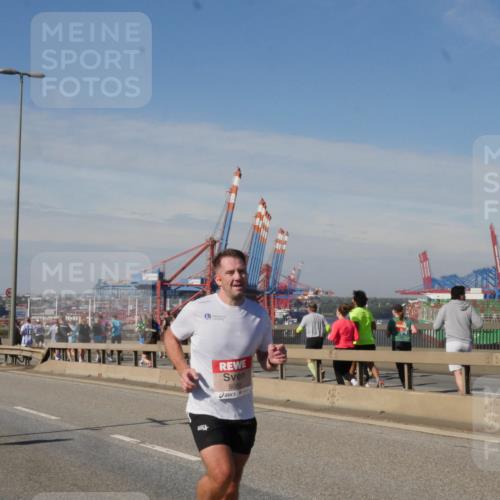 03.10.2025 - Köhlbrandbrückenlauf Matties Gatica Varas http://msf.ph/oto/8987966 03.10.2025 12:32:45 Position 2 6085 meine-sportfotos.de