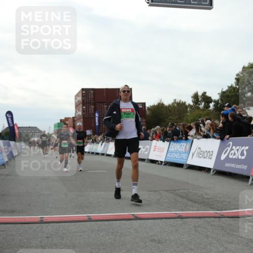 03.10.2025 - Köhlbrandbrückenlauf Yannick Fuchs http://msf.ph/oto/8987975 03.10.2025 16:12:23 Ziel 7654, 7688, 8501, 8901, 9060, 9061, 9359, 9454, 9677 meine-sportfotos.de
