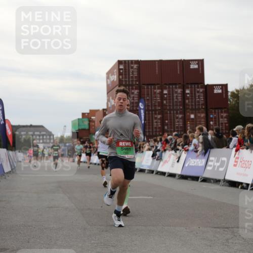 03.10.2025 - Köhlbrandbrückenlauf Yannick Fuchs http://msf.ph/oto/8987980 03.10.2025 16:00:08 Ziel 7103, 7106, 7329, 7598, 8783, 9314 meine-sportfotos.de