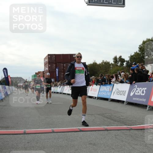 03.10.2025 - Köhlbrandbrückenlauf Yannick Fuchs http://msf.ph/oto/8987981 03.10.2025 16:12:23 Ziel 7654, 7688, 8501, 8901, 9060, 9061, 9359, 9454, 9677 meine-sportfotos.de