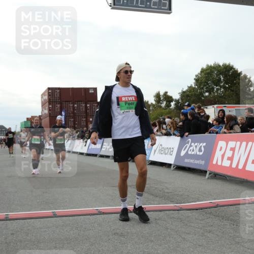 03.10.2025 - Köhlbrandbrückenlauf Yannick Fuchs http://msf.ph/oto/8987991 03.10.2025 16:12:24 Ziel 7654, 7688, 8501, 8901, 9060, 9061, 9359, 9454, 9677 meine-sportfotos.de
