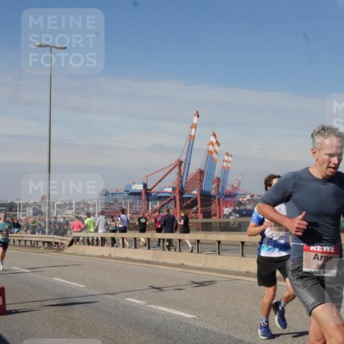 03.10.2025 - Köhlbrandbrückenlauf Matties Gatica Varas http://msf.ph/oto/8987992 03.10.2025 12:32:52 Position 2 4301, 4034 meine-sportfotos.de