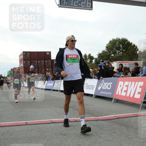 03.10.2025 - Köhlbrandbrückenlauf Yannick Fuchs http://msf.ph/oto/8987998 03.10.2025 16:12:24 Ziel 7654, 7688, 8501, 8901, 9060, 9061, 9359, 9454, 9677 meine-sportfotos.de